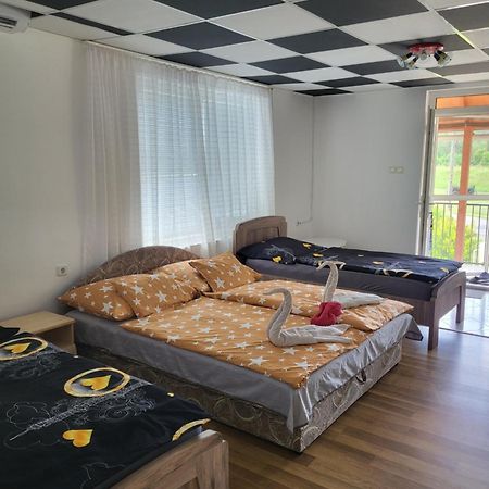 Napsugar Vendeghaz Apartment Tiszaújváros Exterior foto