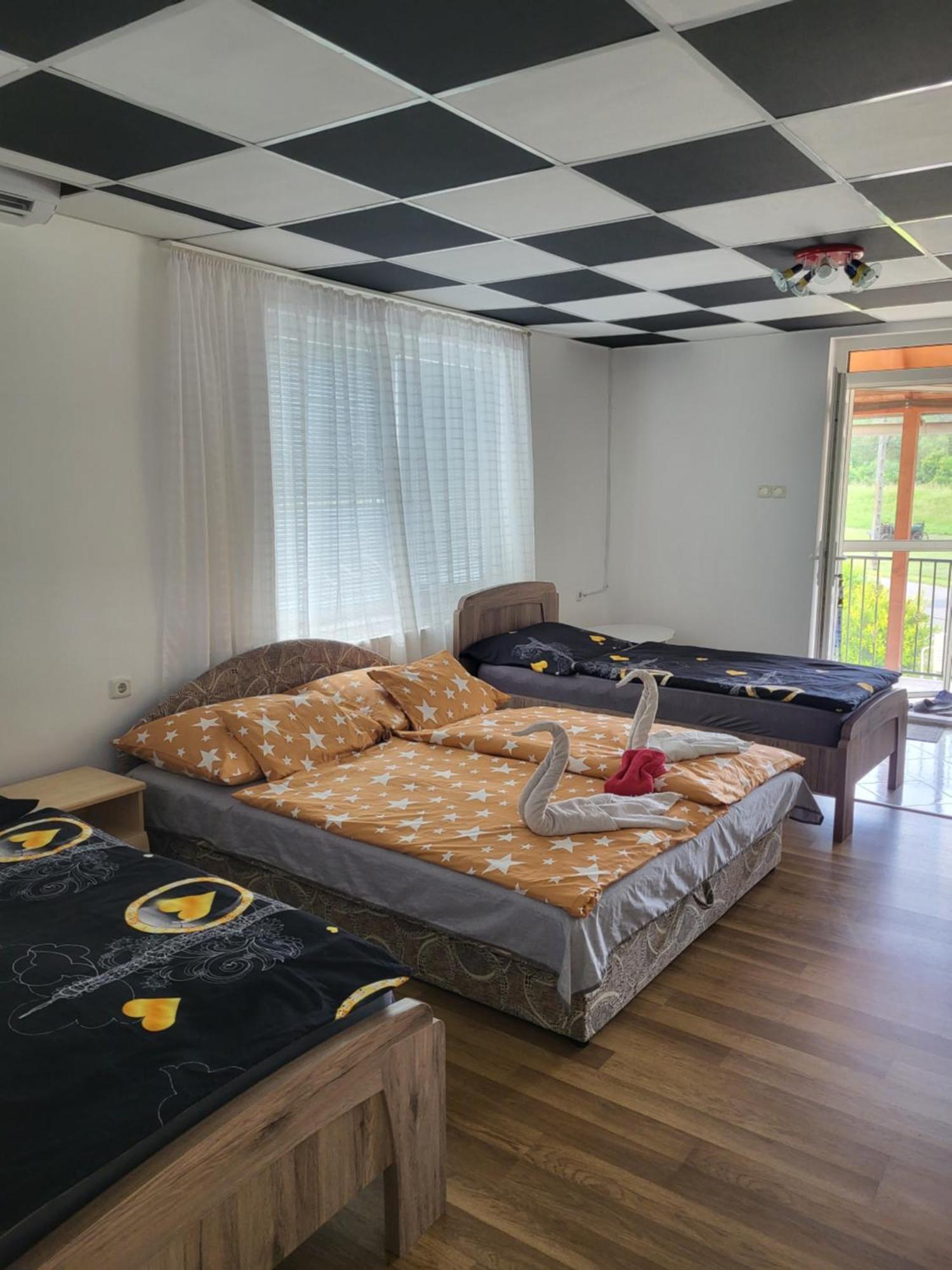 Napsugar Vendeghaz Apartment Tiszaújváros Exterior foto