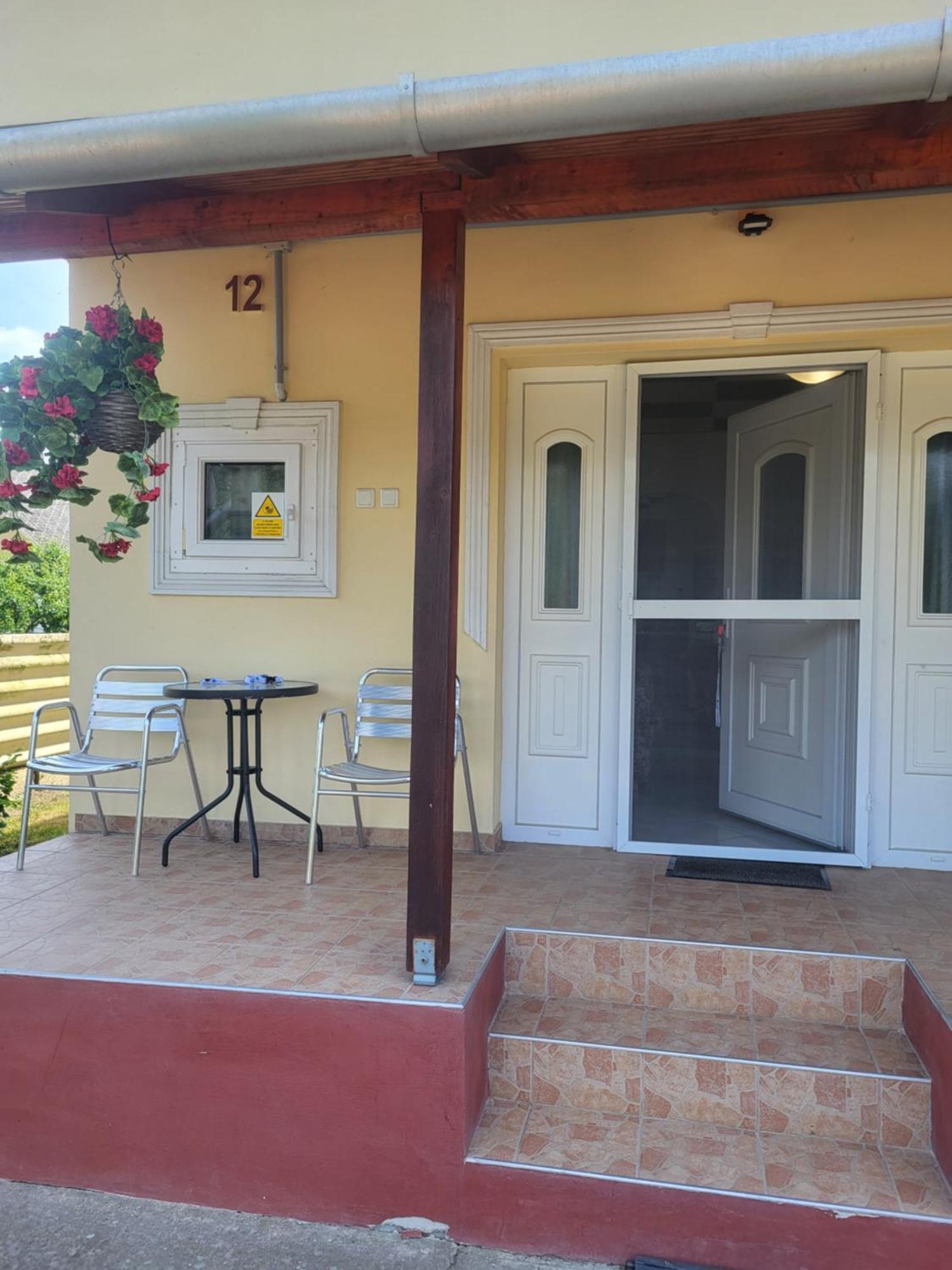 Napsugar Vendeghaz Apartment Tiszaújváros Cameră foto